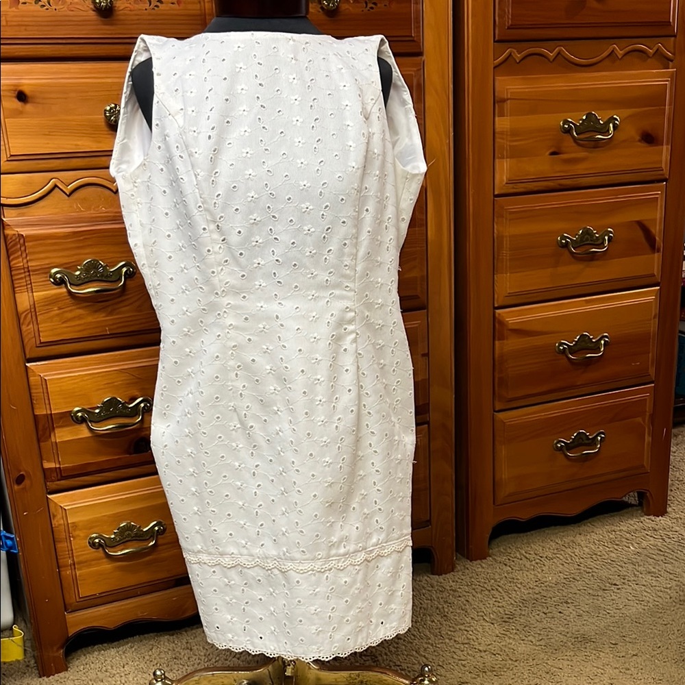 Andrea Jovine White Sleeveless Sheath Dress Rounded Neck